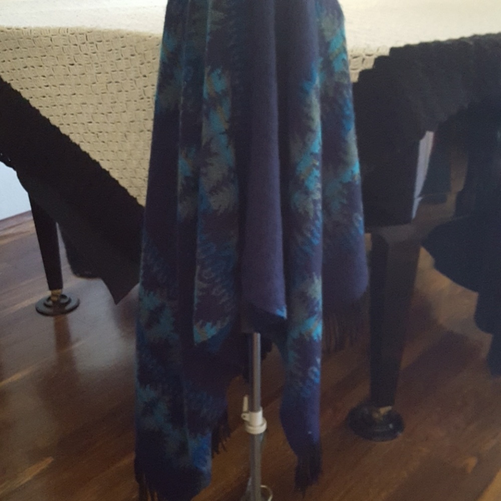Poncho. - Picture 3 of 6